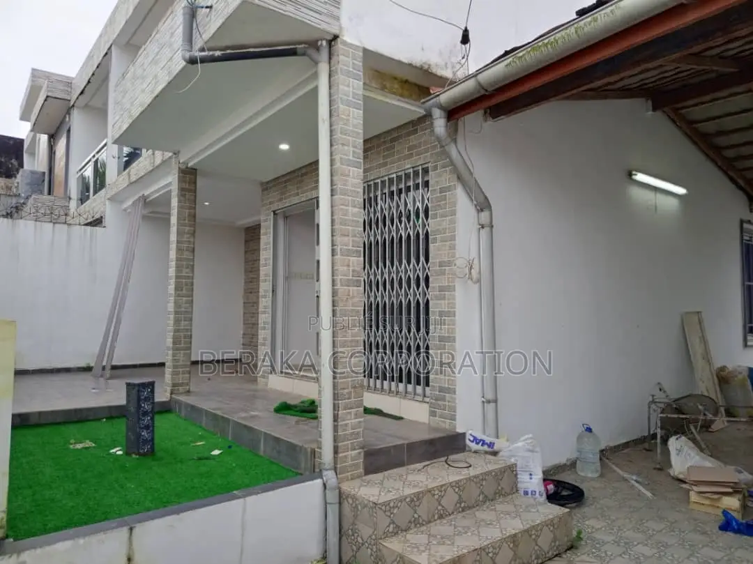 4chbre Duplex dans Beraka Corporation, Bingerville à Louer