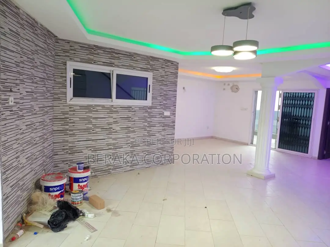 4chbre Duplex dans Beraka Corporation, Bingerville à Louer