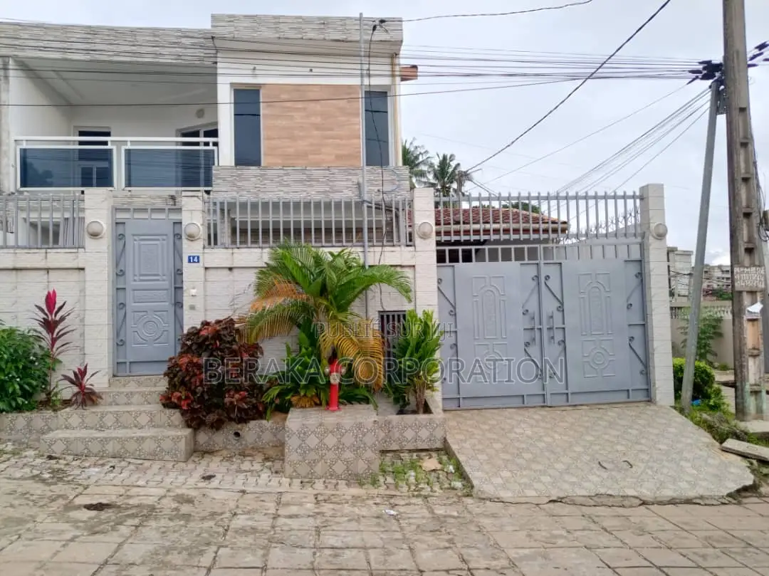 4chbre Duplex dans Beraka Corporation, Bingerville à Louer