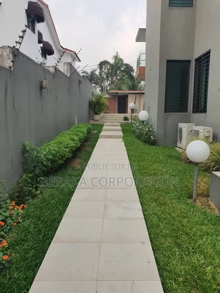 17chbre Duplex dans Beraka Corporation, Cocody à Vendre