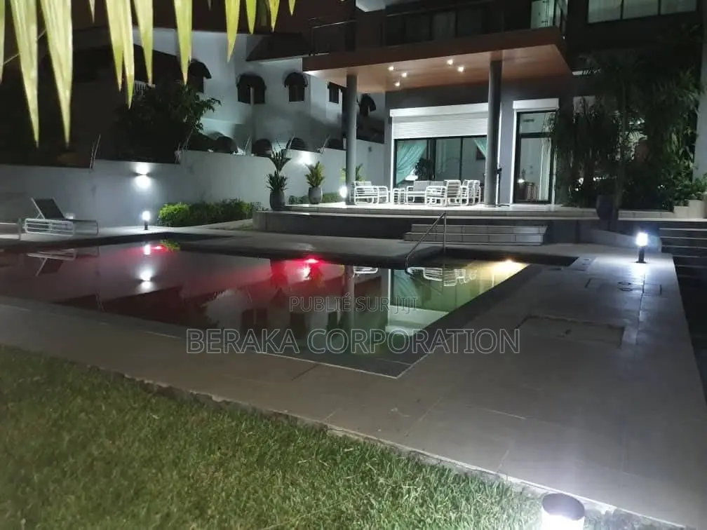 17chbre Duplex dans Beraka Corporation, Cocody à Vendre