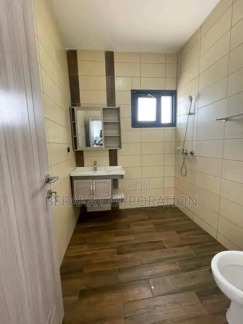 12chbre Blocs d'appartements dans Beraka Corporation, Cocody à Vendre