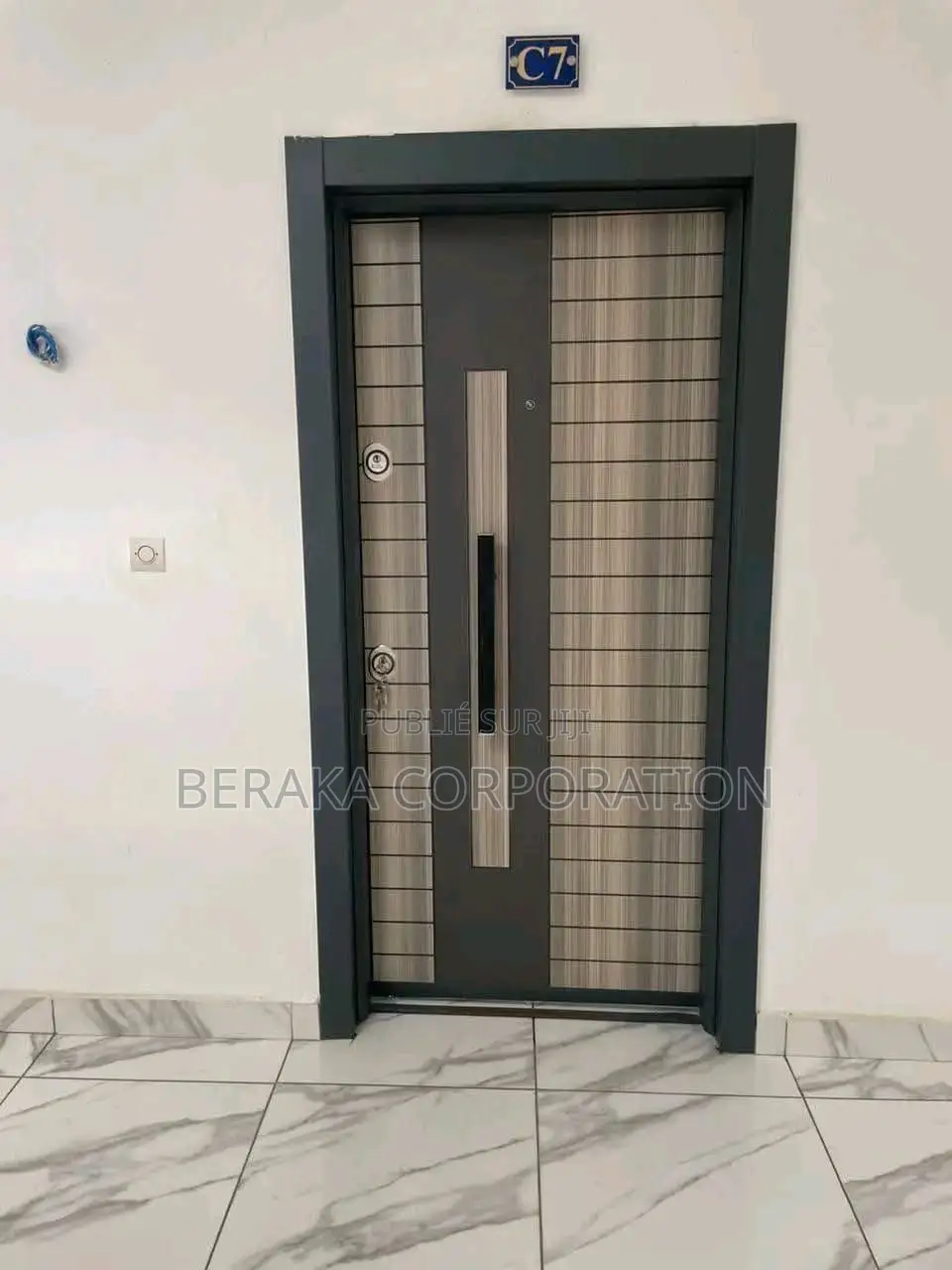 12chbre Blocs d'appartements dans Beraka Corporation, Cocody à Vendre