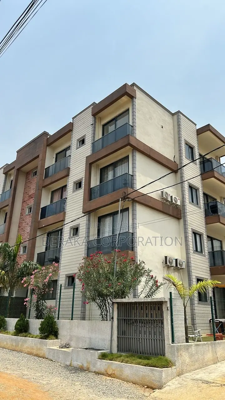 12chbre Blocs d'appartements dans Beraka Corporation, Cocody à Vendre