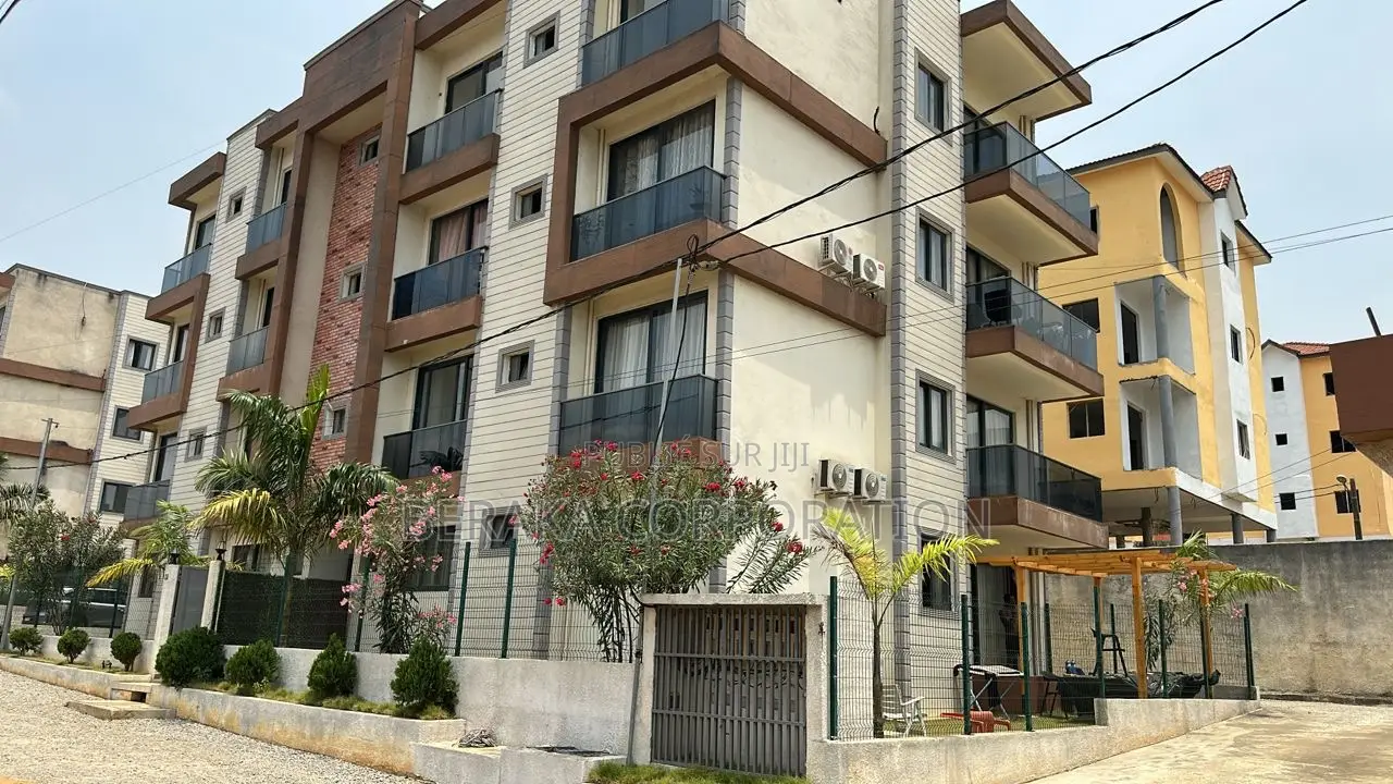 12chbre Blocs d'appartements dans Beraka Corporation, Cocody à Vendre