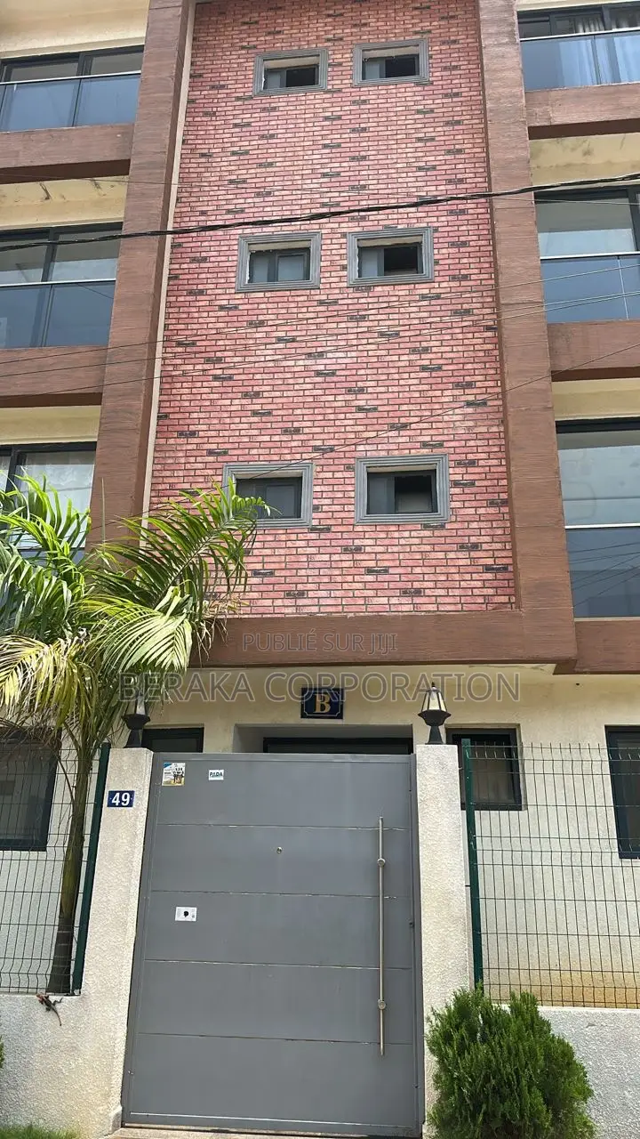 12chbre Blocs d'appartements dans Beraka Corporation, Cocody à Vendre