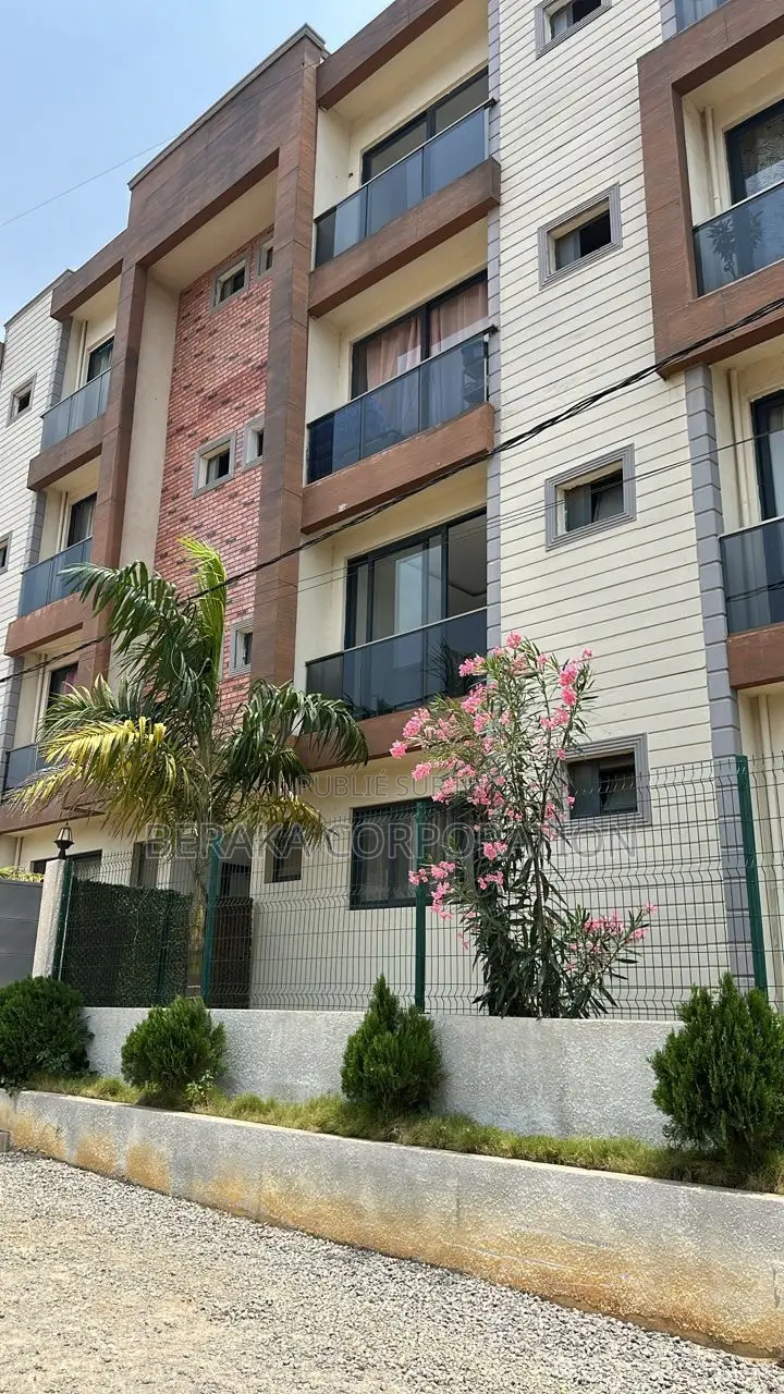 12chbre Blocs d'appartements dans Beraka Corporation, Cocody à Vendre