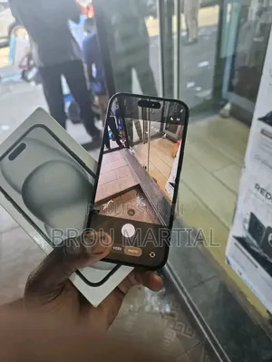 Nouveau Apple iPhone 15 256 GB Noir