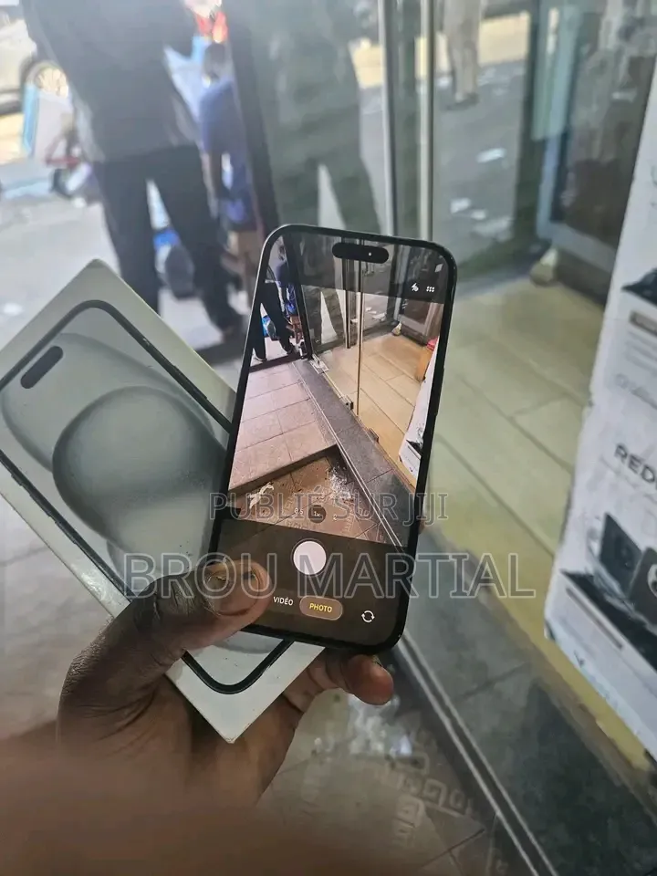 Nouveau Apple iPhone 15 256 GB Noir