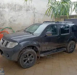 Nissan Pathfinder Platinum 4dr 4x4 (3.5L 6cyl) 2017 Noir