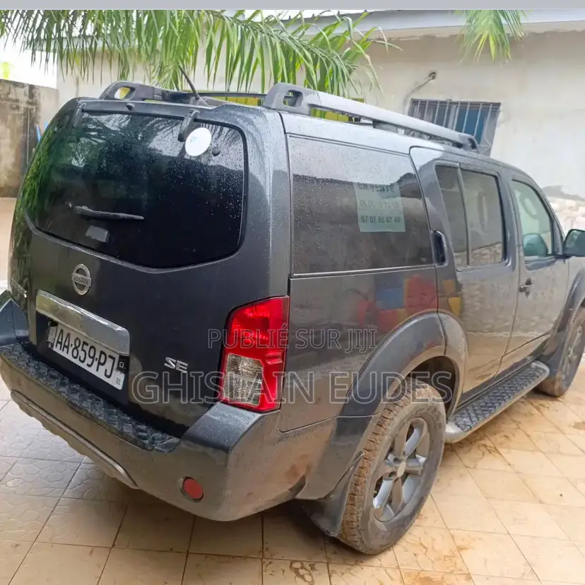 Nissan Pathfinder Platinum 4dr 4x4 (3.5L 6cyl) 2017 Noir