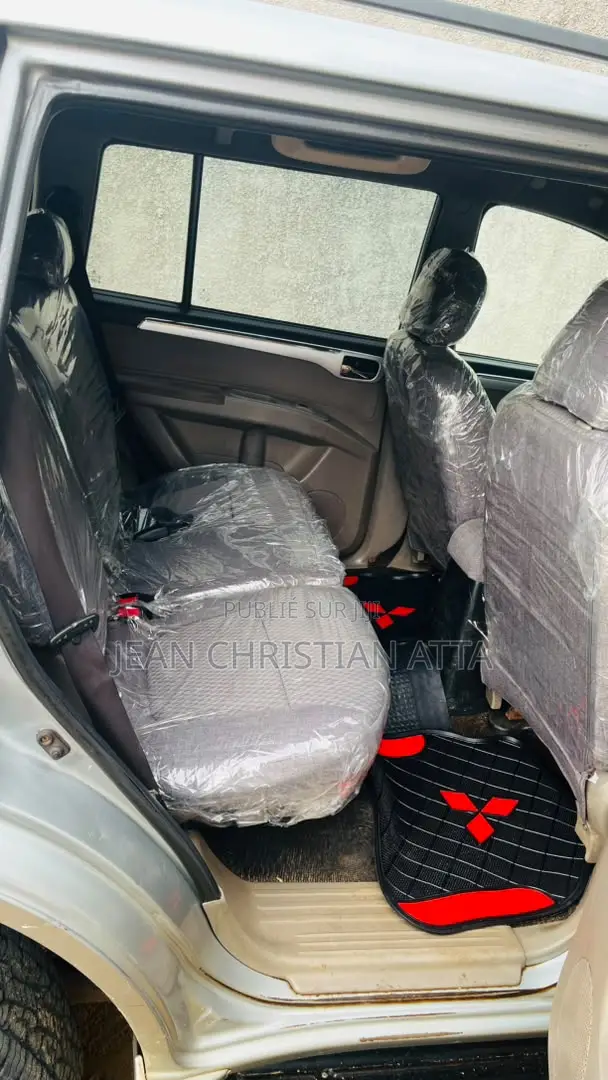 Mitsubishi Pajero 2012 Gris