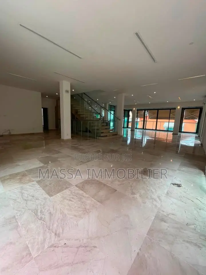 7chbre Villa dans Massa Immobilier, Cocody à Louer