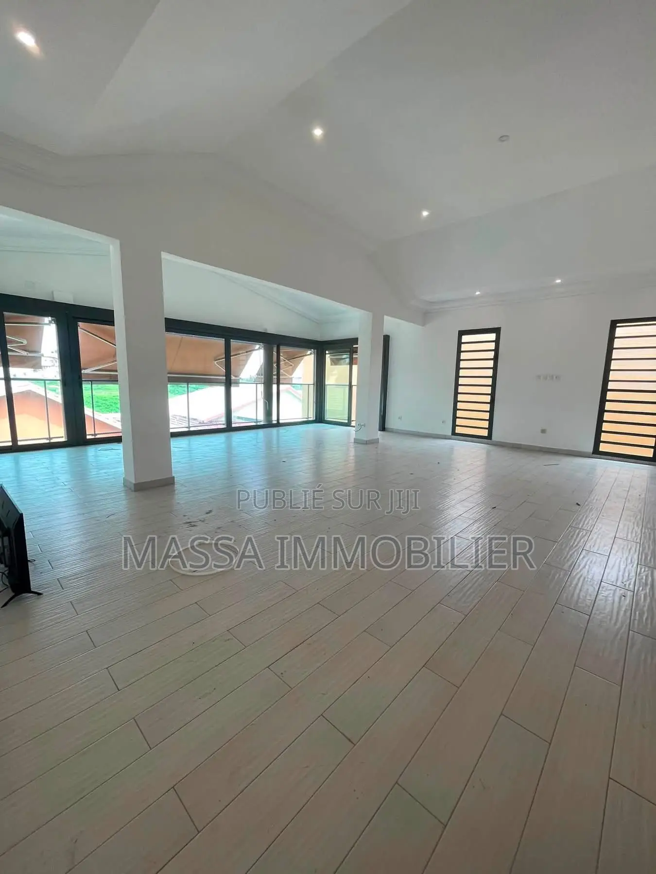 7chbre Villa dans Massa Immobilier, Cocody à Louer