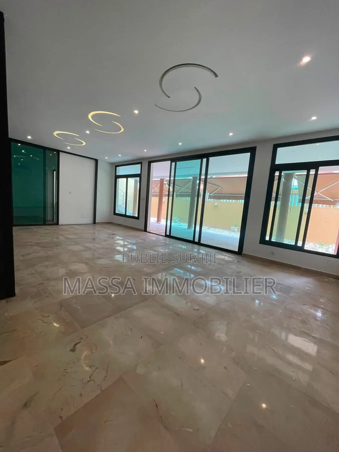 7chbre Villa dans Massa Immobilier, Cocody à Louer