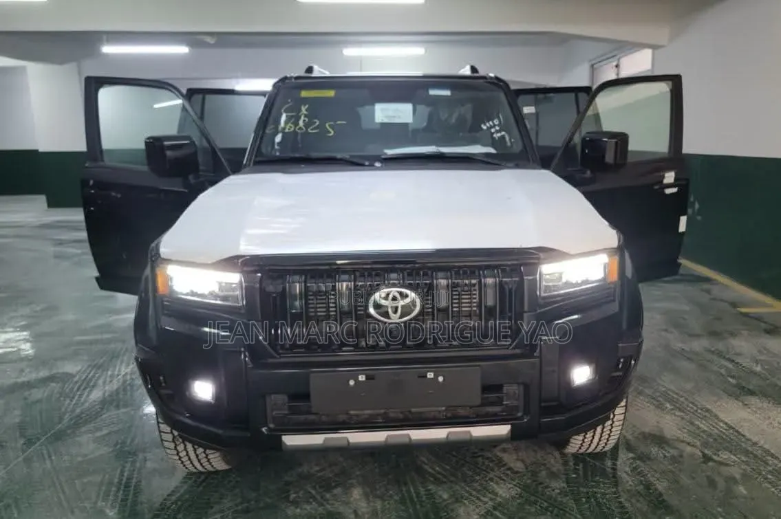 Nouveau Toyota Land Cruiser Prado 2025 Noir