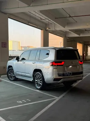 Nouveau Toyota Land Cruiser Prado 2025 Blanc cassé
