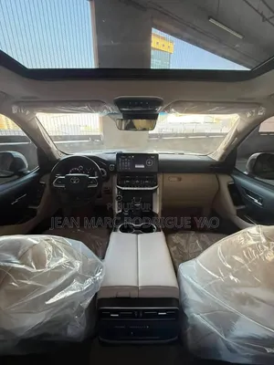 Nouveau Toyota Land Cruiser Prado 2025 Blanc cassé