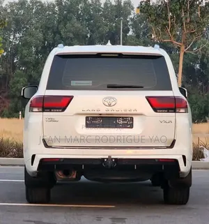 Nouveau Toyota Land Cruiser Prado 2025 Blanc cassé