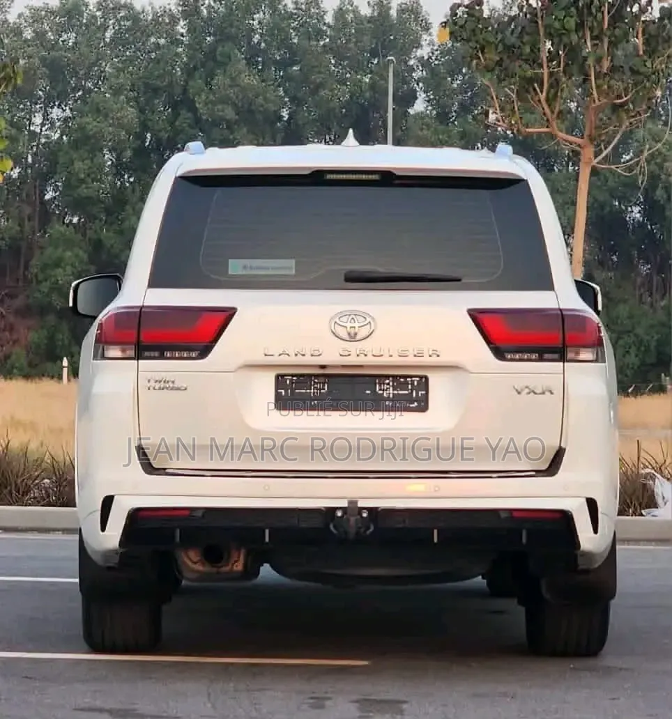 Nouveau Toyota Land Cruiser Prado 2025 Blanc cassé