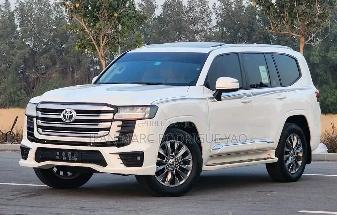 Nouveau Toyota Land Cruiser Prado 2025 Blanc cassé