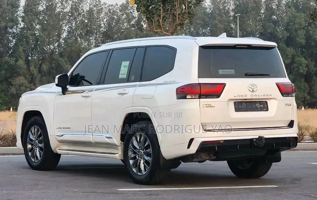 Nouveau Toyota Land Cruiser Prado 2025 Blanc cassé