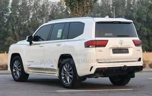 Nouveau Toyota Land Cruiser Prado 2025 Blanc cassé