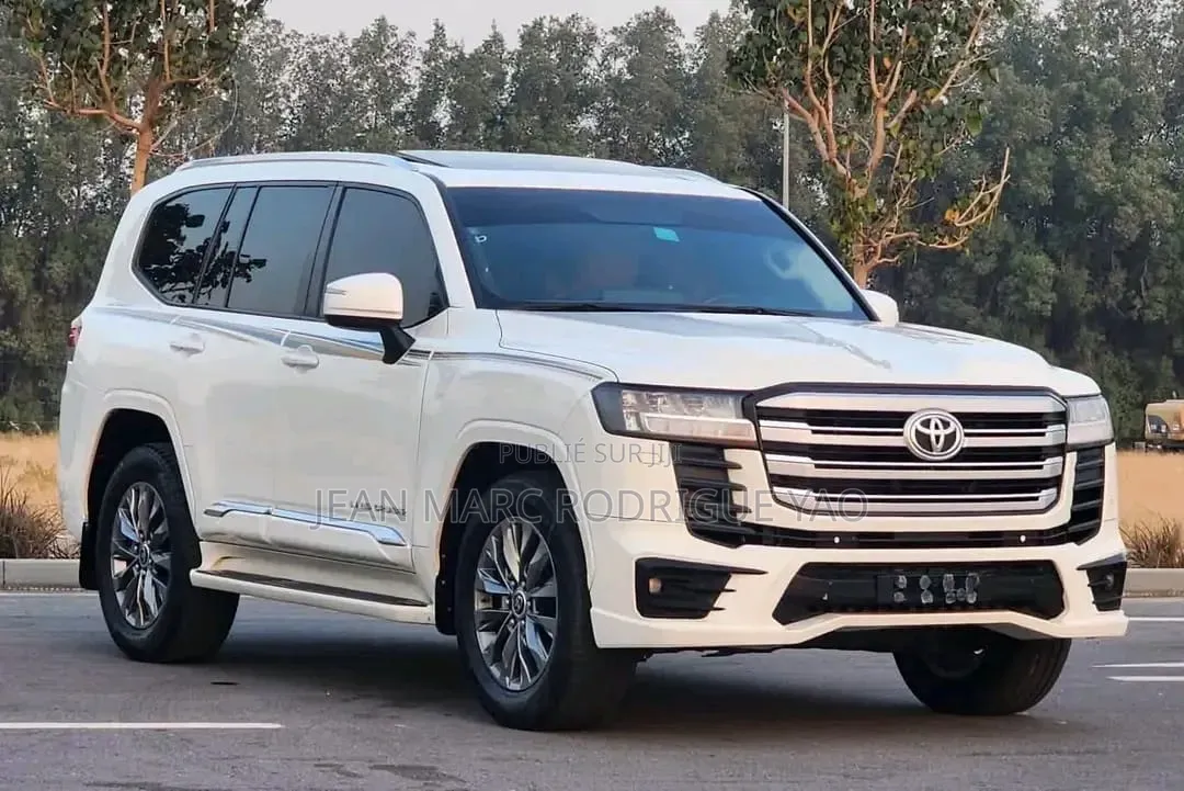 Nouveau Toyota Land Cruiser Prado 2025 Blanc cassé