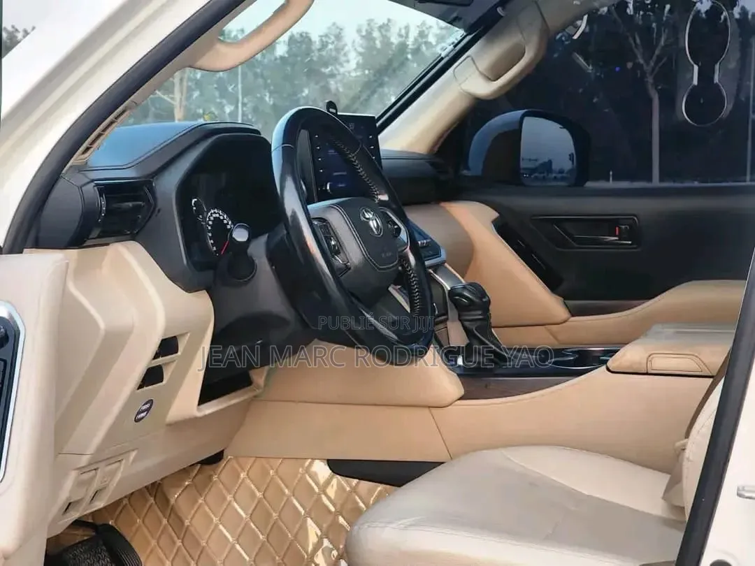Nouveau Toyota Land Cruiser Prado 2025 Blanc cassé