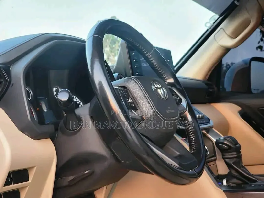 Nouveau Toyota Land Cruiser Prado 2025 Blanc cassé