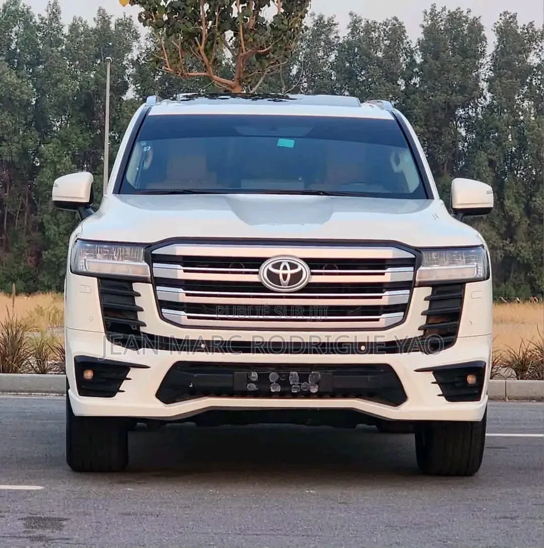 Nouveau Toyota Land Cruiser Prado 2025 Blanc cassé