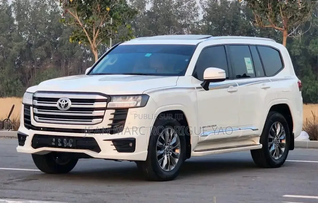 Nouveau Toyota Land Cruiser Prado 2025 Blanc cassé