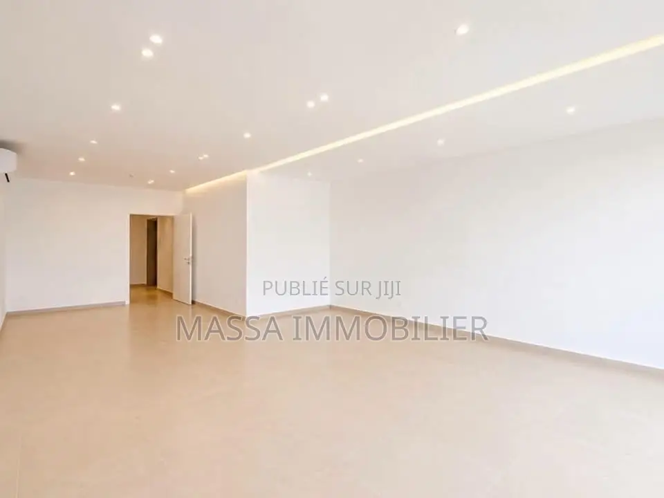 3chbre Appartement dans Massa Immobilier, Marcory à Louer