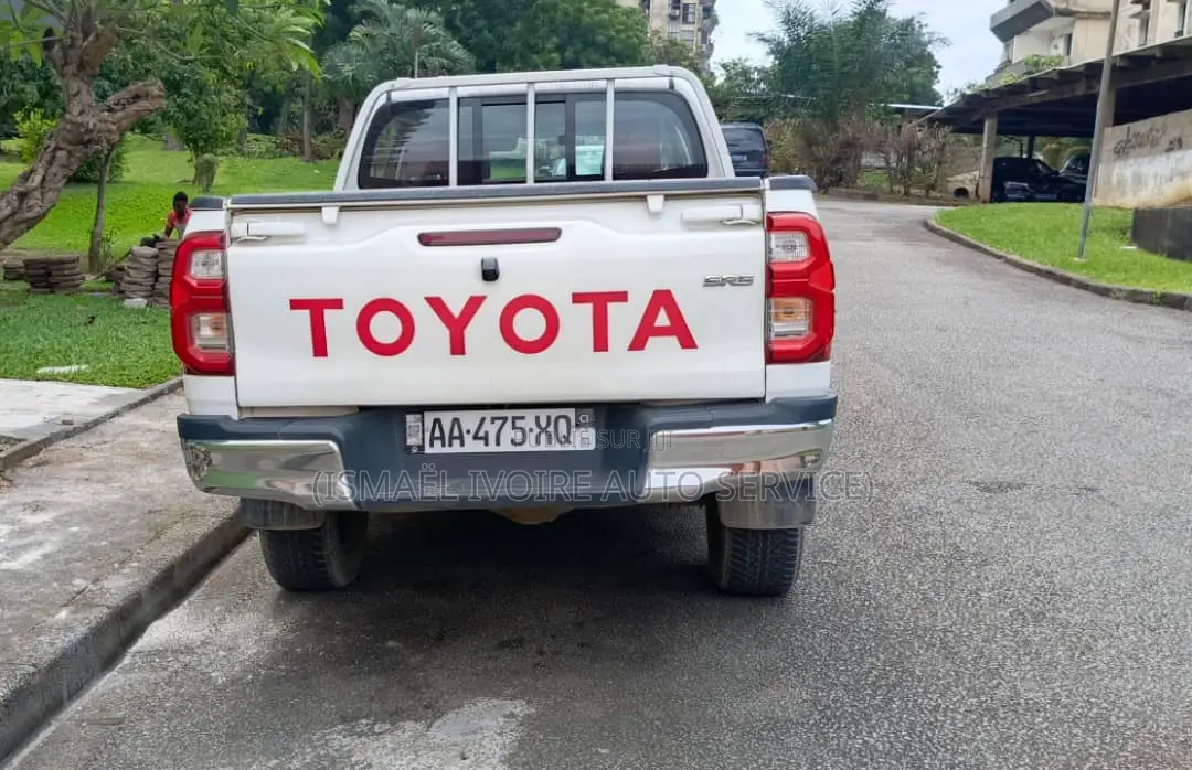 Toyota Hilux 2023 Blanc