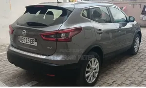Nissan Rogue SV 2021 Gris