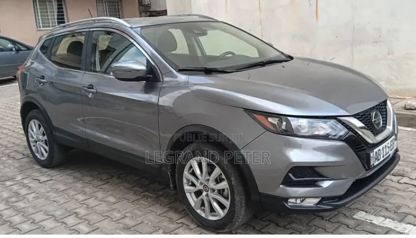 Nissan Rogue SV 2021 Gris