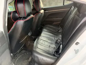 Hyundai Elantra 2018 Blanc