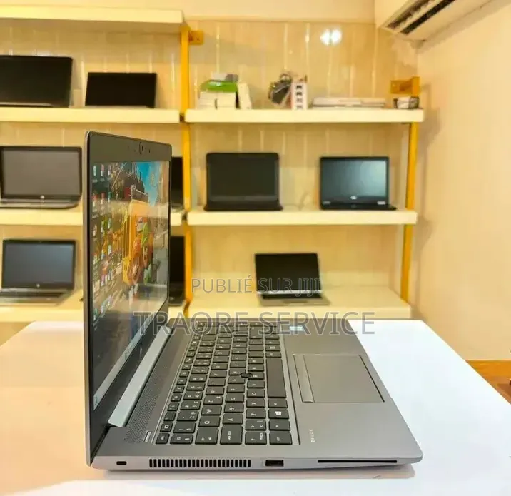 Nouveau Ordinateur de bureau HP 290 G4 32GB Intel Core i9 HDD 512GB