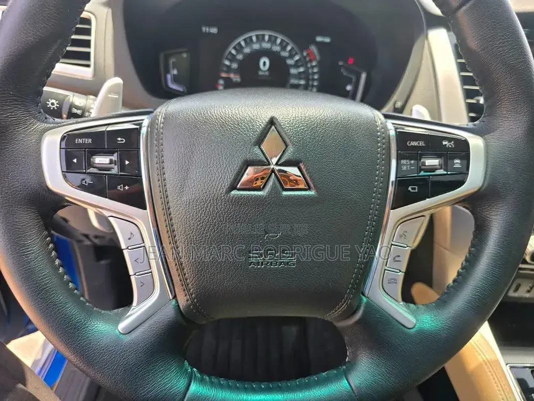 Mitsubishi Montero Sport 2023 Bleu