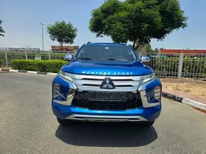 Mitsubishi Montero Sport 2023 Bleu