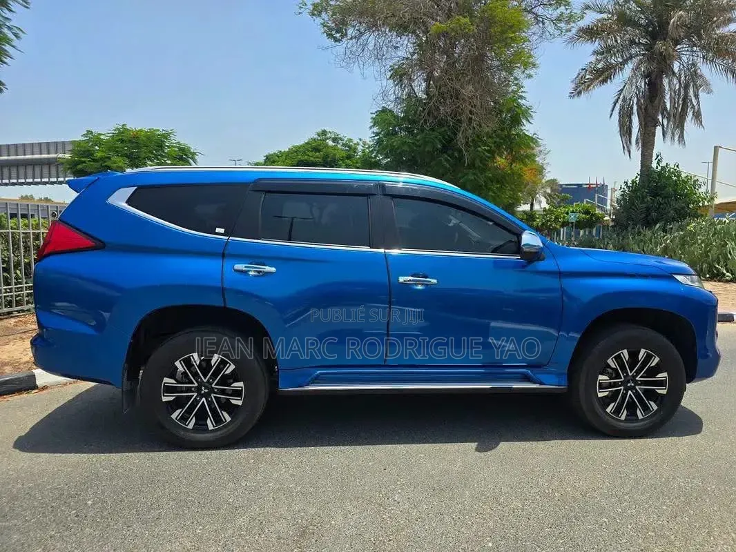 Mitsubishi Montero Sport 2023 Bleu