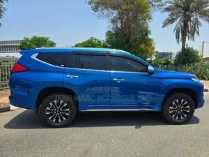Mitsubishi Montero Sport 2023 Bleu