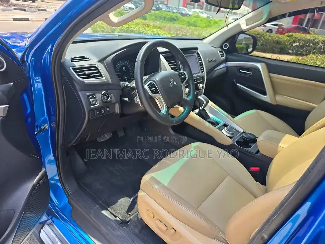 Mitsubishi Montero Sport 2023 Bleu