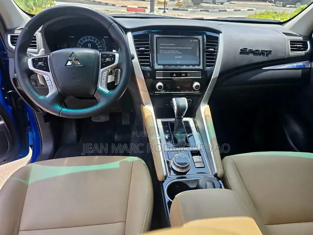 Mitsubishi Montero Sport 2023 Bleu