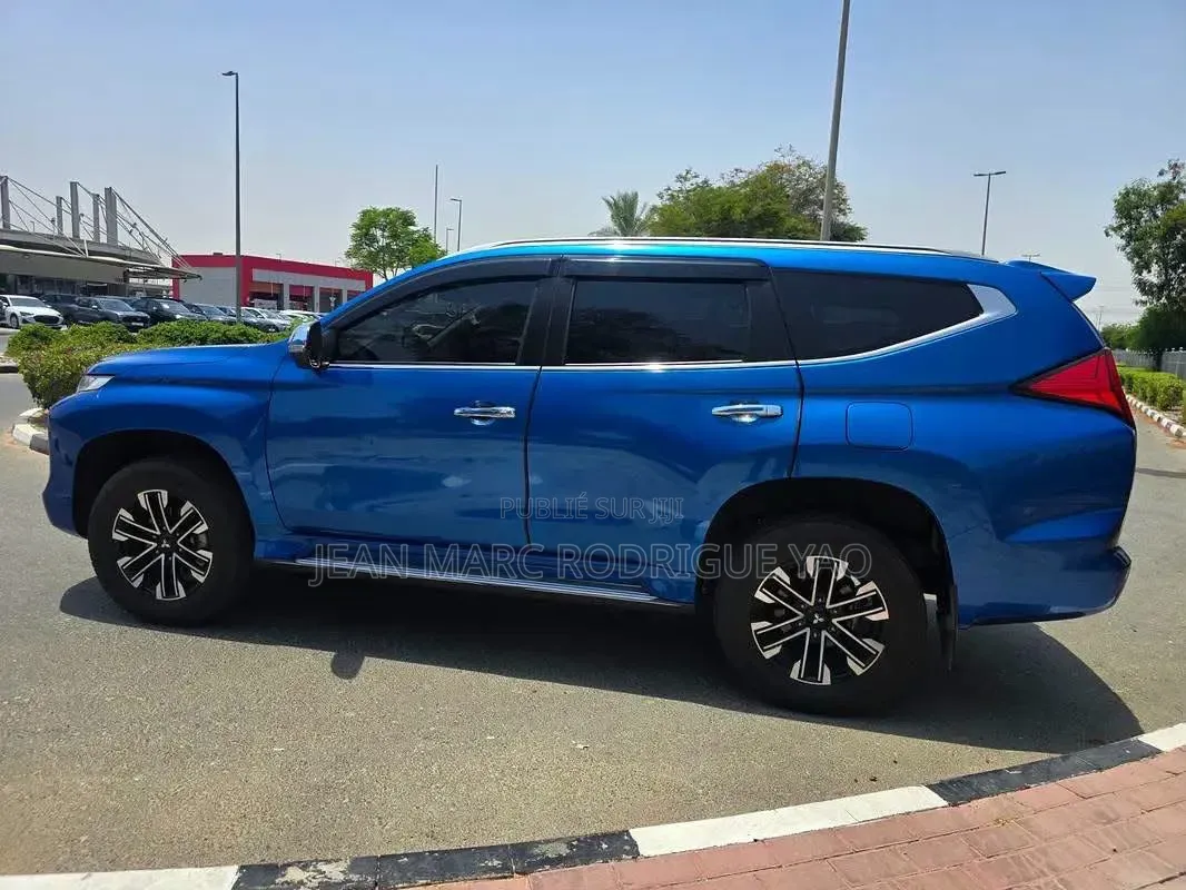Mitsubishi Montero Sport 2023 Bleu