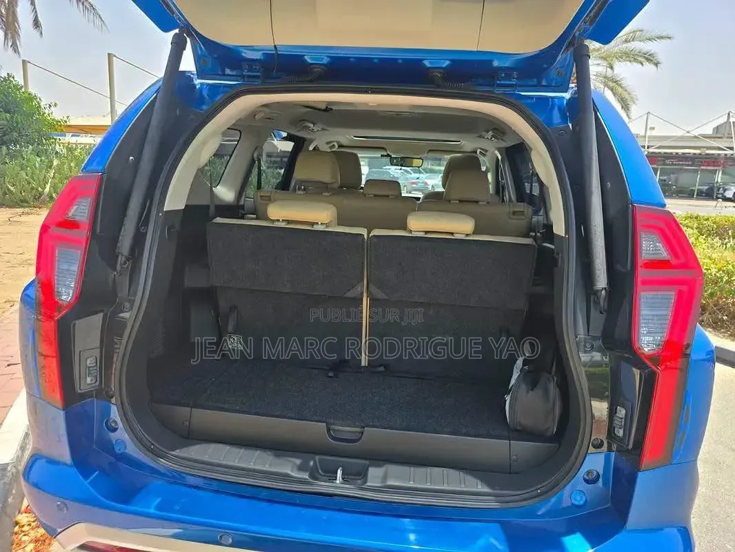 Mitsubishi Montero Sport 2023 Bleu