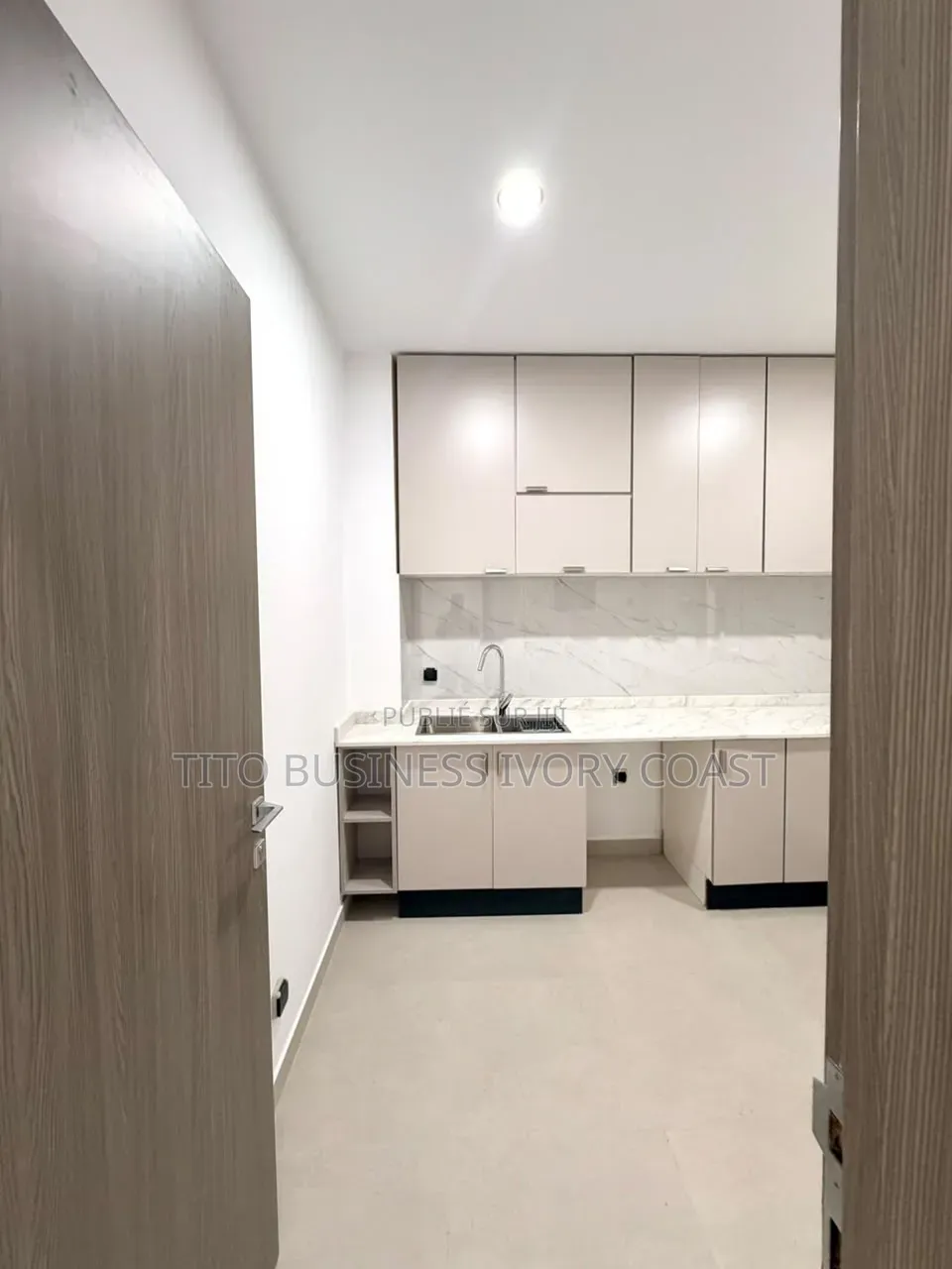 2chbre Appartement dans Tito Business Ivory, Cocody à Louer