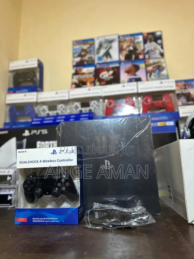  PS4 Slim Craquée +10 Jeux