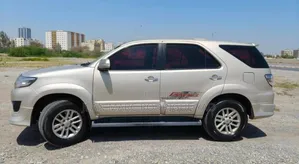 Nouveau Toyota Hilux 2025 Doré