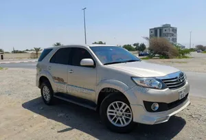 Nouveau Toyota Hilux 2025 Doré